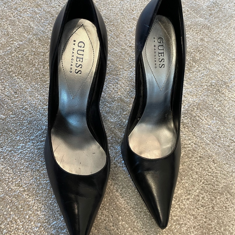 GUESS Carrie Leather Pump - Black - Size 7M